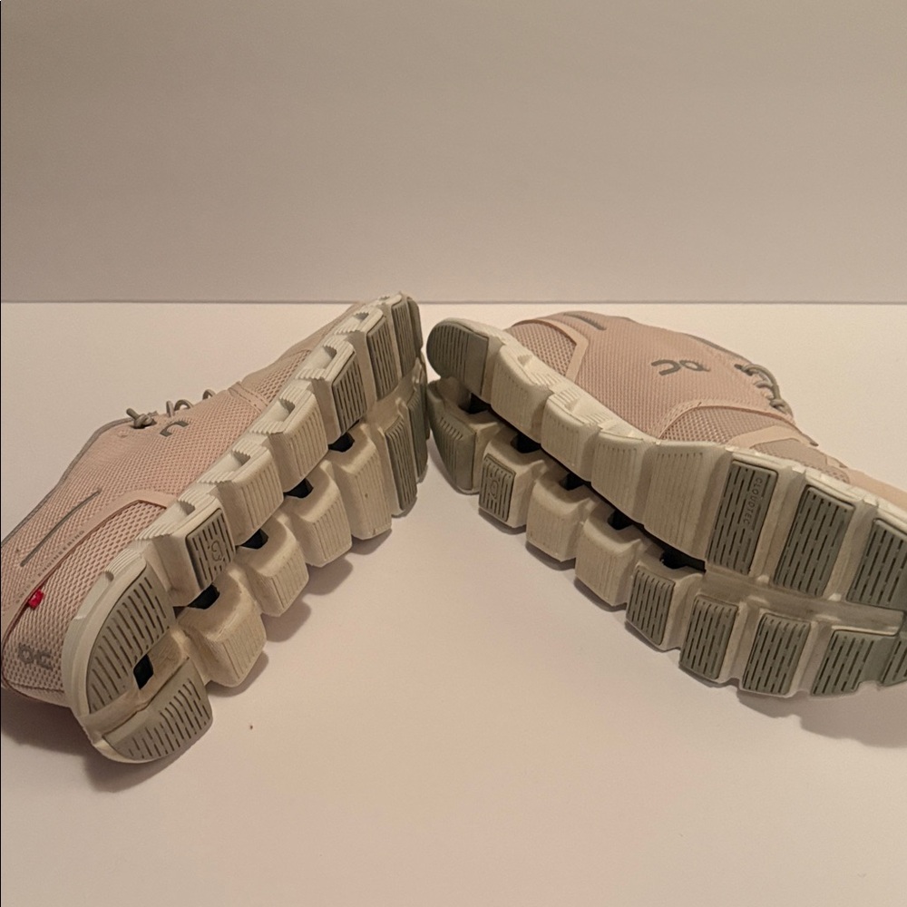 On Running Women's Athletic Cloud 6 color chart is orchid and fade - Picture 13 of 13